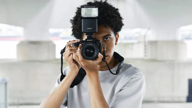 Najlepsze lampy błyskowe do Sony A7 III – wybierz idealną dla siebie Najlepsze lampy błyskowe do Sony A7 III – wybierz idealną dla siebie